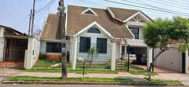 Sobrado com 3 Quartos à venda, 320m² no Vila Morangueira, Maringá