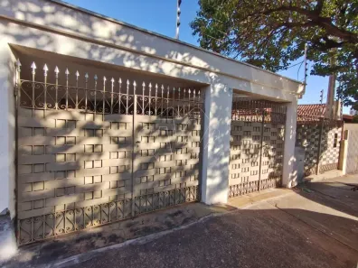 Casa com 4 Quartos à venda, 217m² no Centro, Araraquara