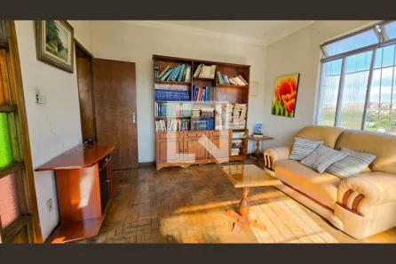 Casa com 5 Quartos à venda, 220m² no São Geraldo, Belo Horizonte