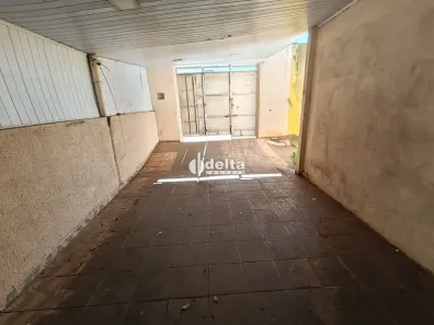 Casa com 3 Quartos para alugar, 120m² no Tibery, Uberlândia