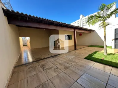 Casa com 3 Quartos à venda, 180m² no Segismundo Pereira, Uberlândia