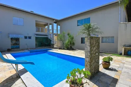 Sobrado com 5 Quartos à venda, 358m² no Centro, Peruíbe