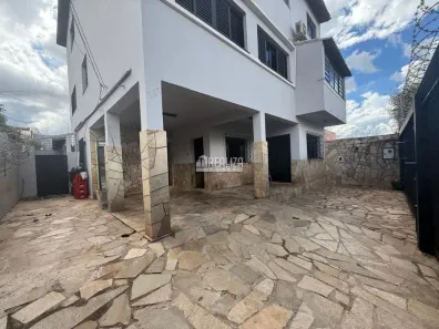 Casa com 7 Quartos à venda, 386m² no Vila Maria Helena, Uberaba