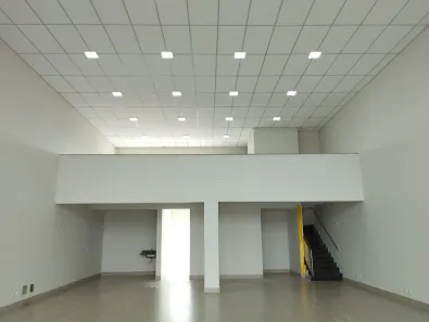 Ponto Comercial para alugar, 300m² no Novo Mundo, Uberlândia