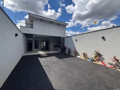 Casa com 3 Quartos à venda, 115m² no Parque Laranjeiras, Rio Verde
