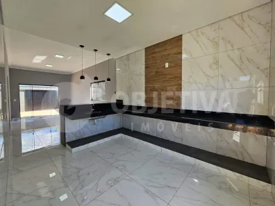Casa com 2 Quartos para alugar, 81m² no Jardim das Palmeiras, Uberlândia