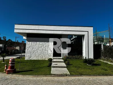 Casa de Condomínio com 2 Quartos para venda ou aluguel, 180m² no Botujuru, Mogi das Cruzes