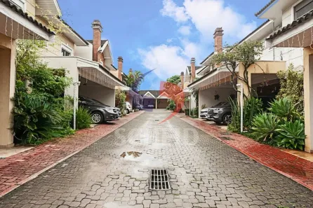 Casa de Condomínio com 4 Quartos à venda, 220m² no Granja Julieta, São Paulo