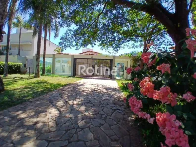 Casa com 3 Quartos para alugar, 290m² no Jardim Karaíba, Uberlândia