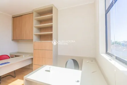 Sala Comercial à venda, 37m² no Passo da Areia, Porto Alegre