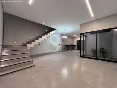 Sobrado com 3 Quartos à venda, 125m² no Alto Umuarama, Uberlândia