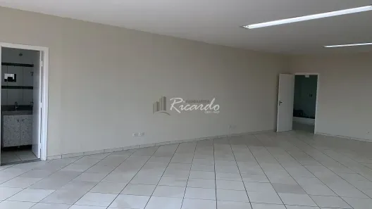 Sala Comercial para alugar, 110m² no Centro, Arapongas