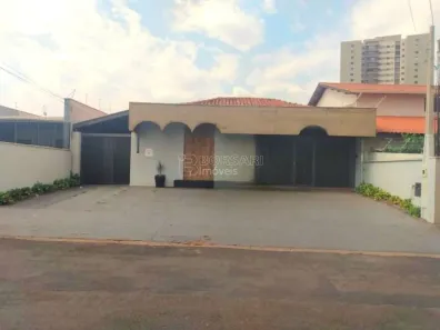 Casa com 3 Quartos para alugar, 340m² no Vila João Godói, Araraquara