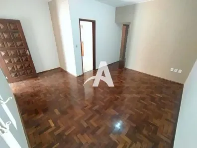 Casa com 3 Quartos para alugar, 100m² no Jardim das Palmeiras, Uberlândia