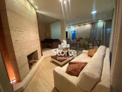 Casa de Condomínio com 3 Quartos à venda, 211m² no Aclimação, Uberlândia
