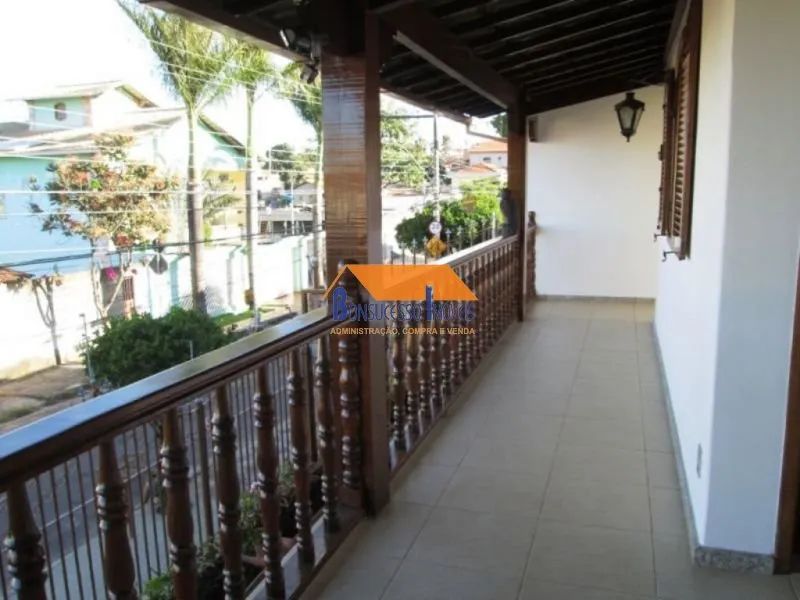 Casa com 5 quartos — Santa Mônica, Belo Horizonte