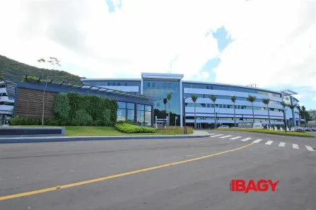Ponto Comercial para alugar, 77m² no Saco Grande, Florianópolis
