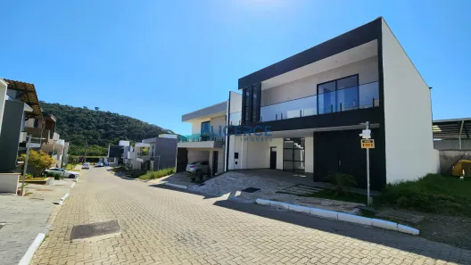 Casa de Condomínio com 3 Quartos à venda, 230m² no Vina Del Mar, Juiz de Fora