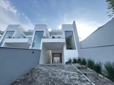 Sobrado com 2 Quartos à venda, 106m² no Nova Brasília, Joinville