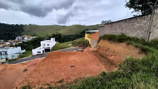 Lote/Terreno à venda, 374m² no Bosque dos Pinheiros, Juiz de Fora