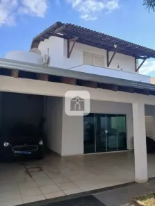 Sobrado com 3 Quartos à venda, 200m² no Alto Umuarama, Uberlândia