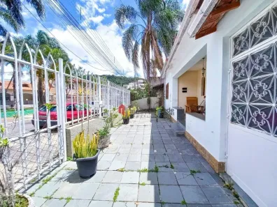 Casa com 4 Quartos à venda, 185m² no Santa Catarina, Juiz de Fora