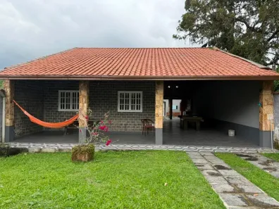 Imóvel Comercial com 4 Quartos para alugar, 120m² no Centro, Guapimirim