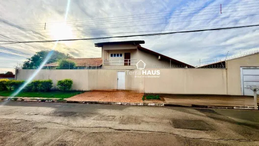 Sobrado com 3 Quartos à venda, 223m² no Vila Carlota, Campo Grande