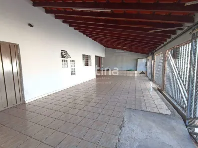 Casa com 3 Quartos à venda, 260m² no São Jorge, Uberlândia