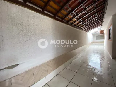 Casa com 3 Quartos para alugar, 90m² no Jardim das Palmeiras, Uberlândia
