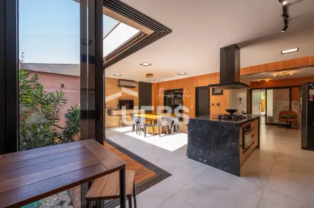 Sobrado com 4 Quartos à venda, 130m² no Santa Genoveva, Goiânia