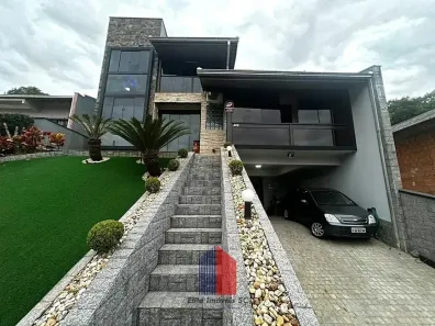 Sobrado com 4 Quartos à venda, 300m² no Santa Catarina, Joinville