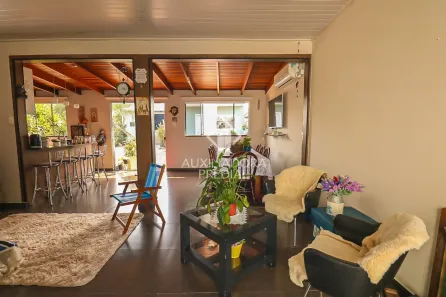 Casa com 4 Quartos à venda, 180m² no Niterói, Canoas