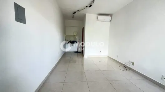 Sala Comercial para alugar, 33m² no Presidente Roosevelt, Uberlândia