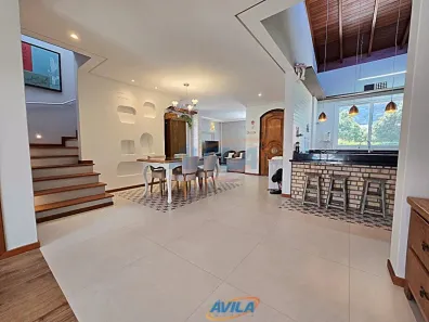 Casa com 4 Quartos para alugar, 250m² no Lagoa da Conceição, Florianópolis