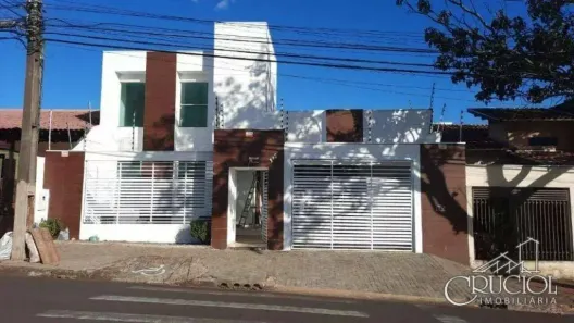 Casa com 3 Quartos à venda, 240m² no Centro, Arapongas