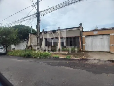 Casa com 3 Quartos para alugar, 253m² no Alto Umuarama, Uberlândia