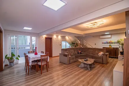 Casa com 4 Quartos à venda, 280m² no Chácara das Pedras, Porto Alegre