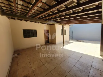 Casa com 3 Quartos para alugar, 130m² no Lagoinha, Uberlândia