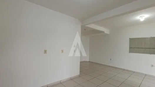Casa com 2 Quartos para alugar, 70m² no Jardim Iririú, Joinville