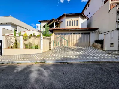 Casa com 4 Quartos à venda, 330m² no Jardim Del Rey, Poços de Caldas