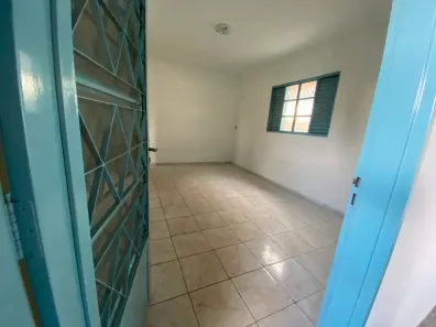 Casa com 2 Quartos para alugar, 55m² no Jardim Atlântico, Goiânia
