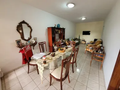 Casa com 3 Quartos à venda, 273m² no Jardim América, Goiânia