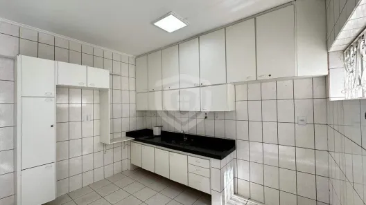 Casa com 3 Quartos para alugar, 250m² no Jardim América, Bauru
