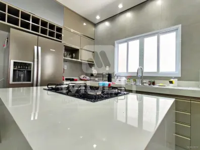 Casa com 3 Quartos à venda, 217m² no Jardim Inconfidência, Uberlândia