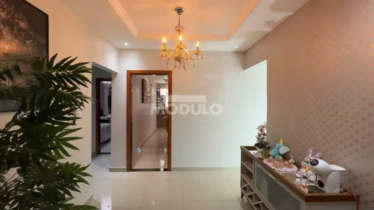 Casa com 4 Quartos à venda, 222m² no Laranjeiras, Uberlândia
