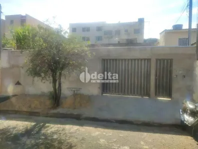 Casa com 2 Quartos à venda, 173m² no Daniel Fonseca, Uberlândia
