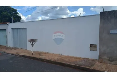 Casa com 2 Quartos à venda, 157m² no Conjunto Chica Ferreira, Uberaba