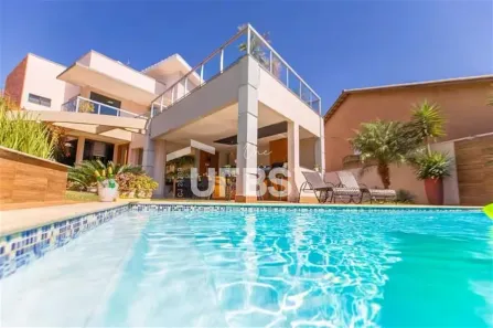 Sobrado com 4 Quartos à venda, 372m² no Bandeirante, Caldas Novas