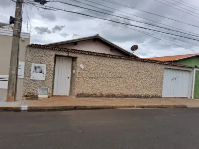 Casa com 3 Quartos à venda, 196m² no Cidade Jardim, Uberaba